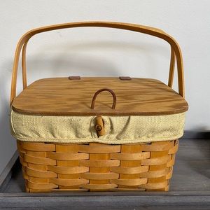 Longaberger picnic basket w/ riser, protector & butternut liner, lid is attached